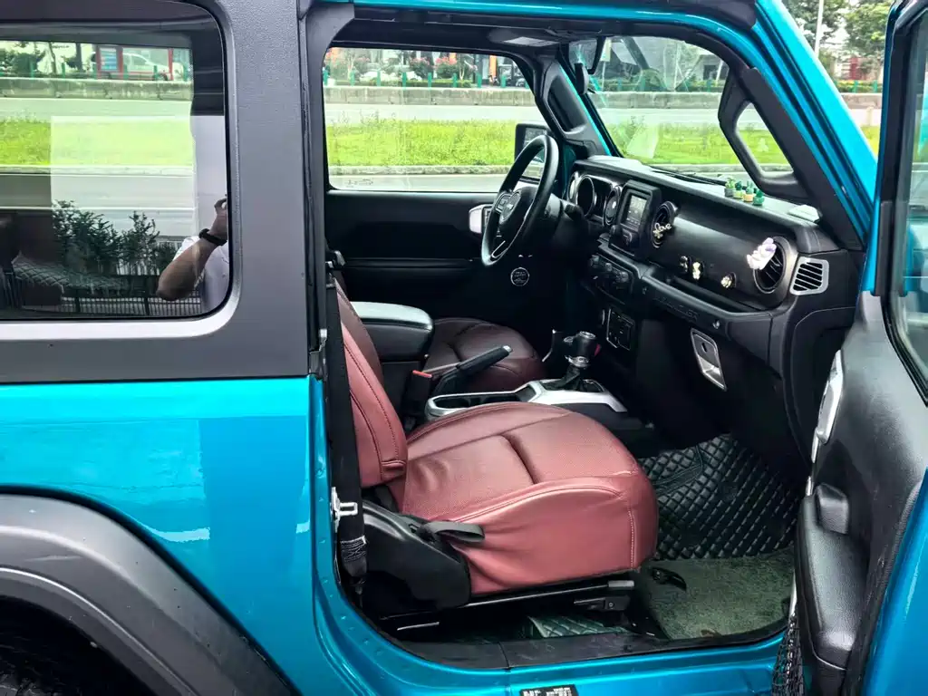 Jeep Wrangler 2020 — фото 10