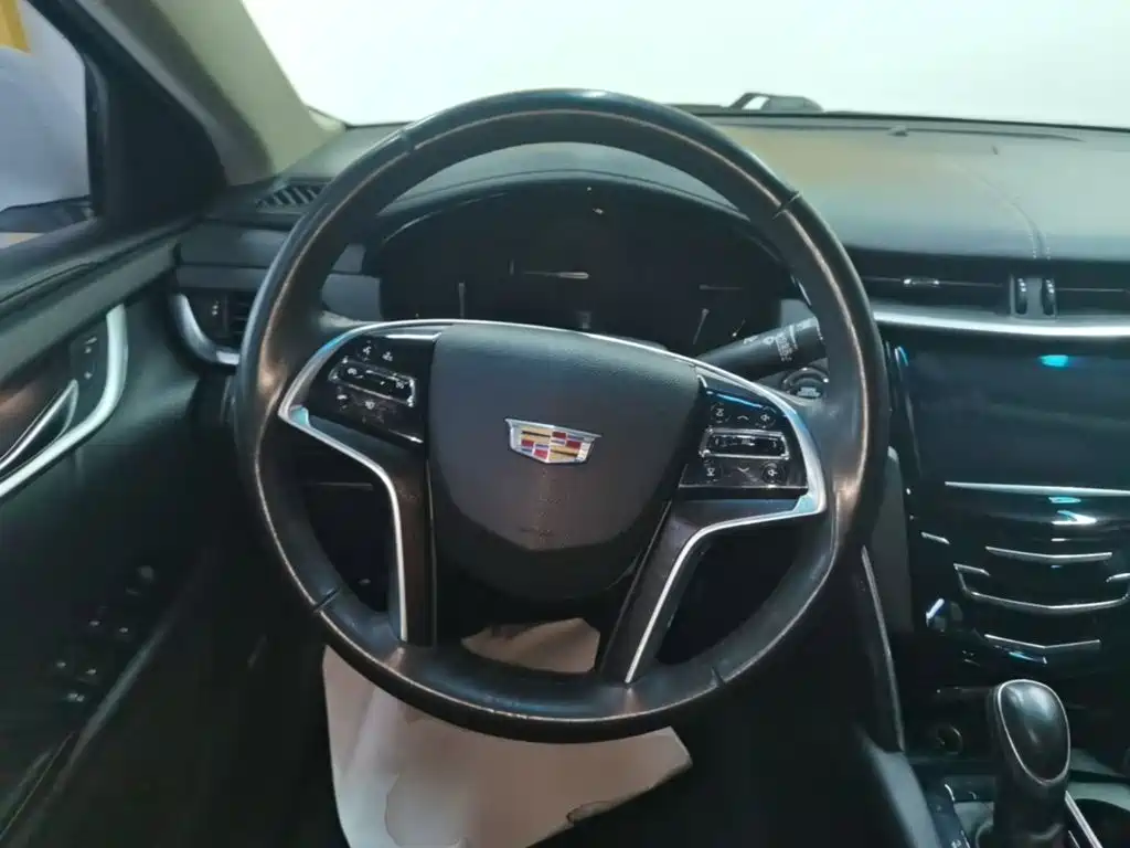 Cadillac XTS 2019 — фото 11