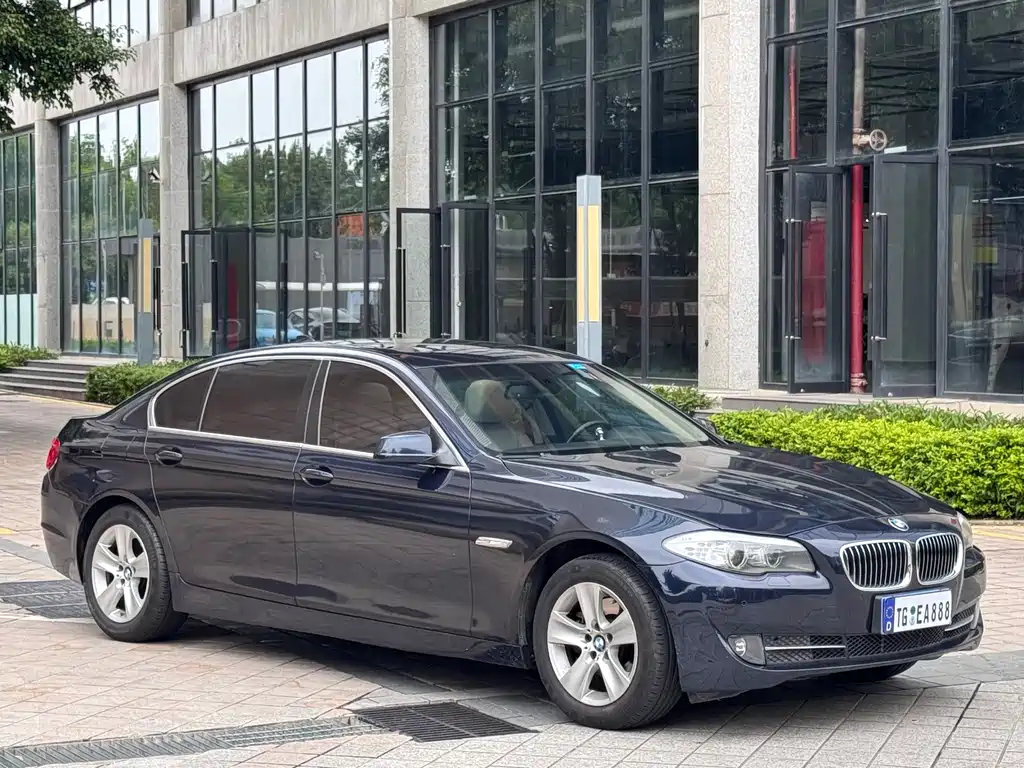 BMW 5 Series 2011 — фото 3