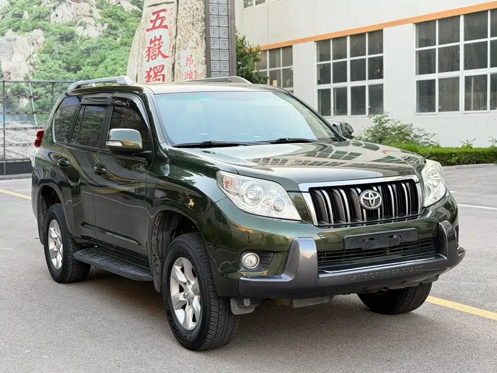 Toyota Prado 2010 — фото 1