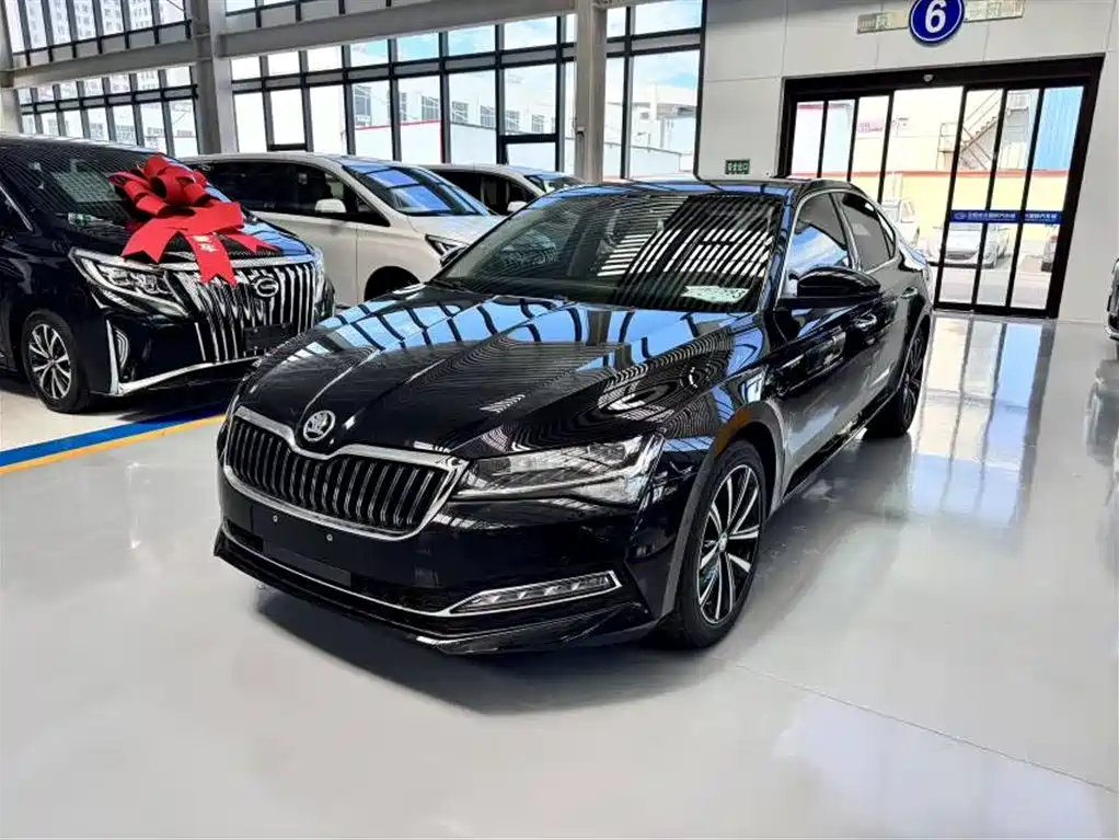 Skoda Superb 2026 — фото 1