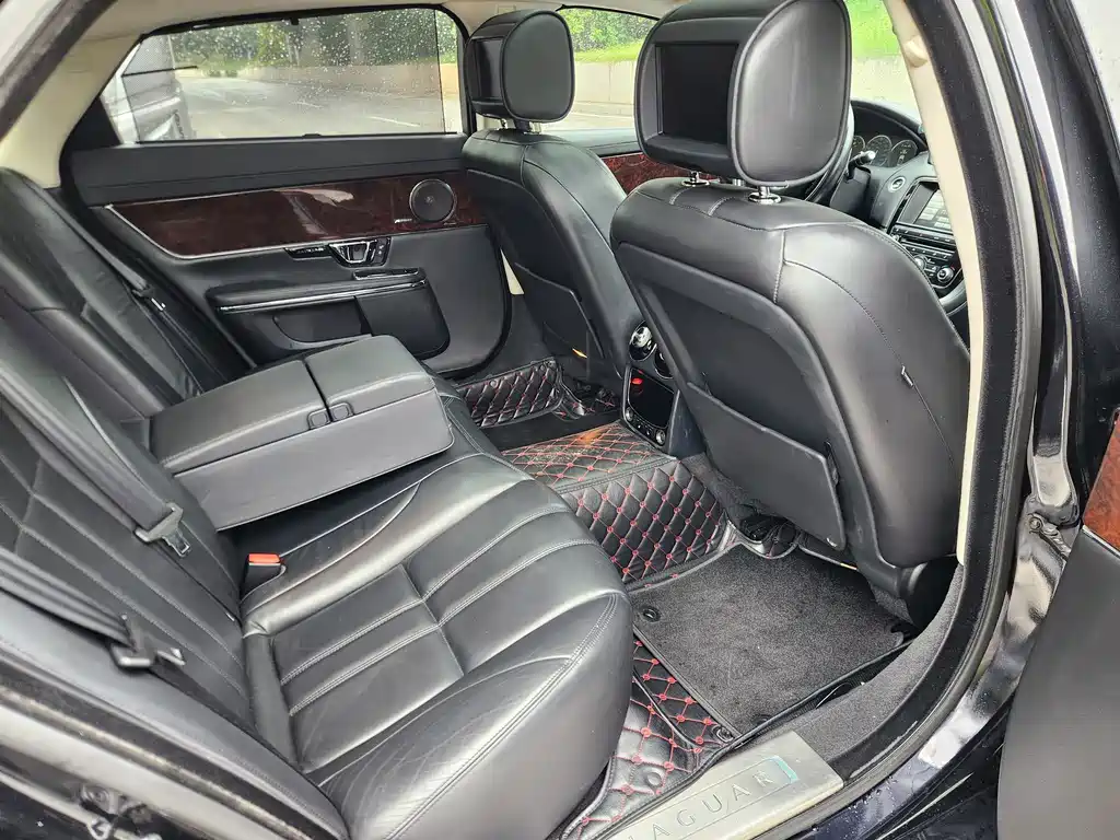 Jaguar XJ 2015 — фото 10