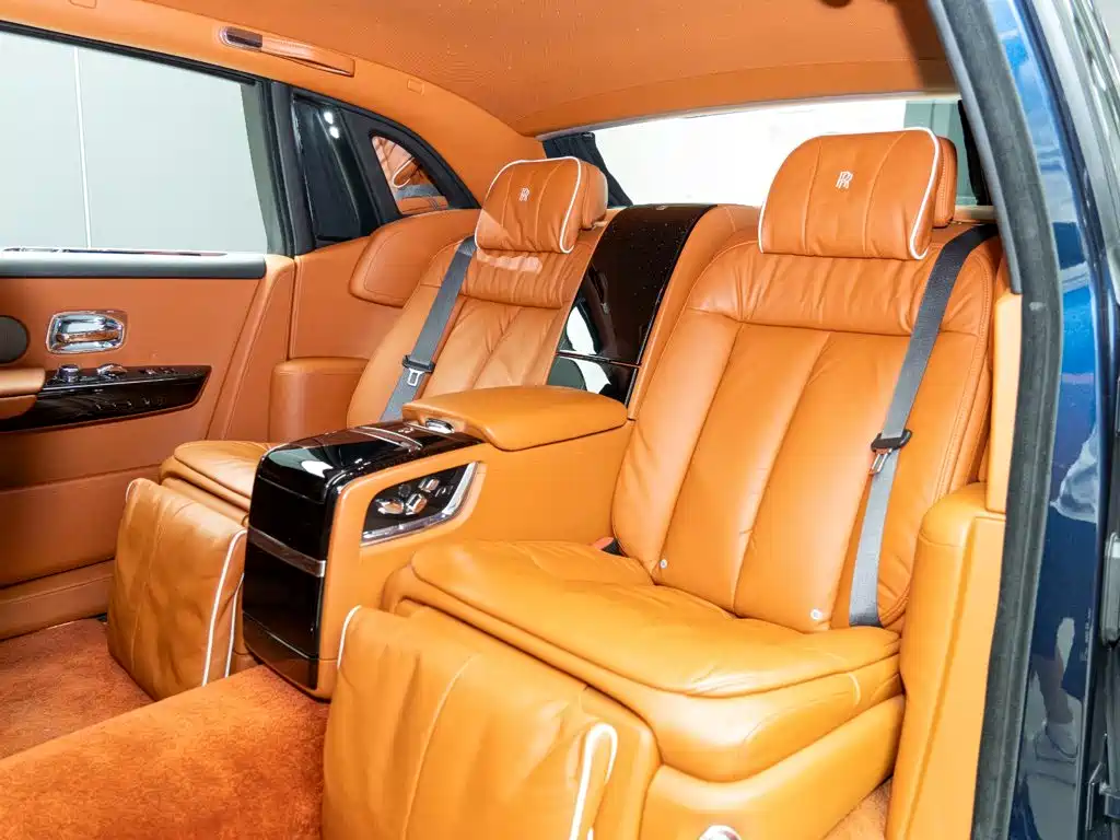 Rolls-Royce Phantom 2020 — фото 10