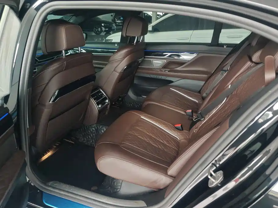 BMW 7 Series 2021 — фото 11
