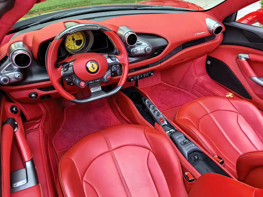 Ferrari F8 2021 — фото 17