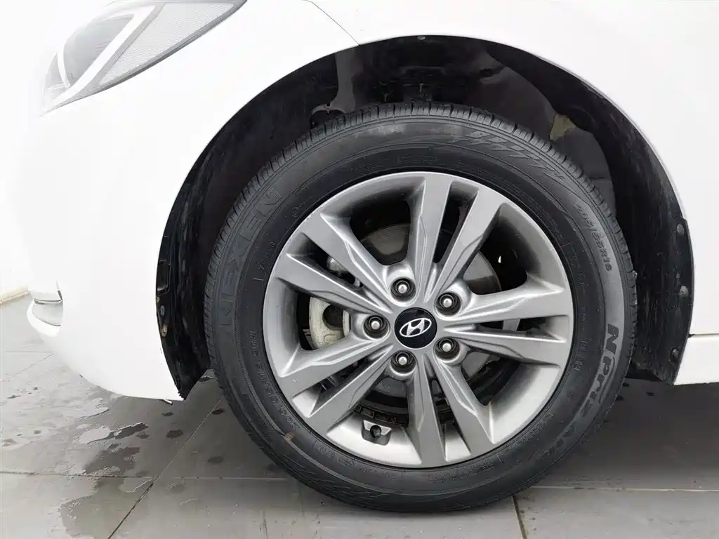 Hyundai Elantra 2019 — фото 17