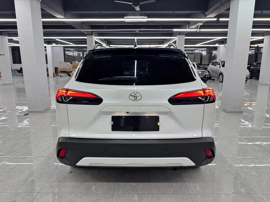 Toyota Corolla Cross 2023 — фото 4