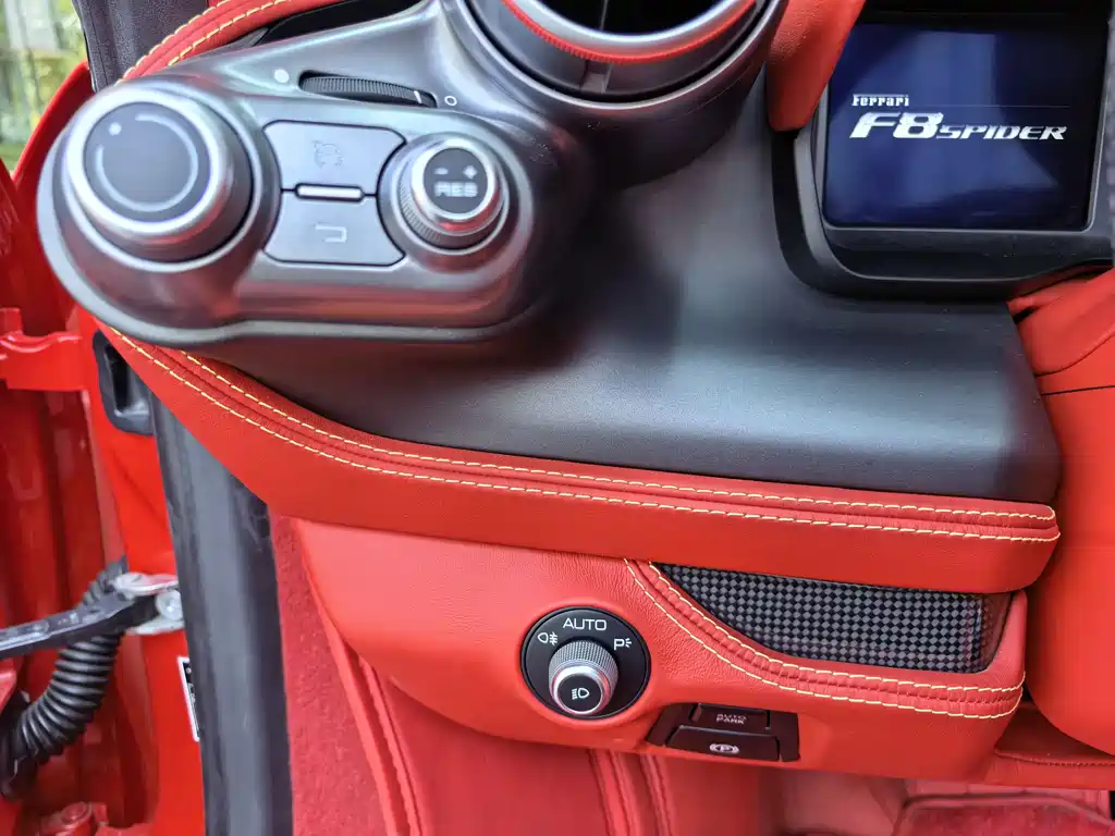 Ferrari F8 2021 — фото 15