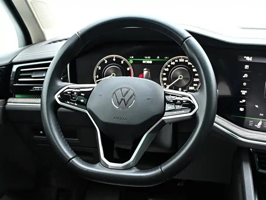 Volkswagen Touareg 2021 — фото 18
