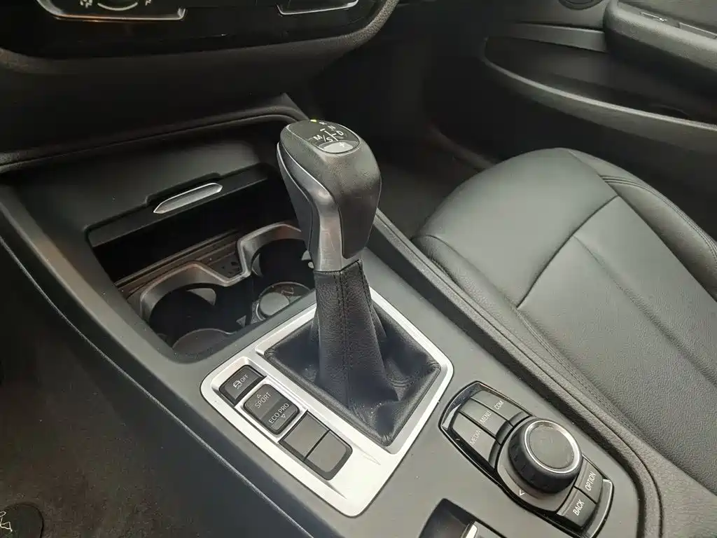BMW 1 Series 2018 — фото 13