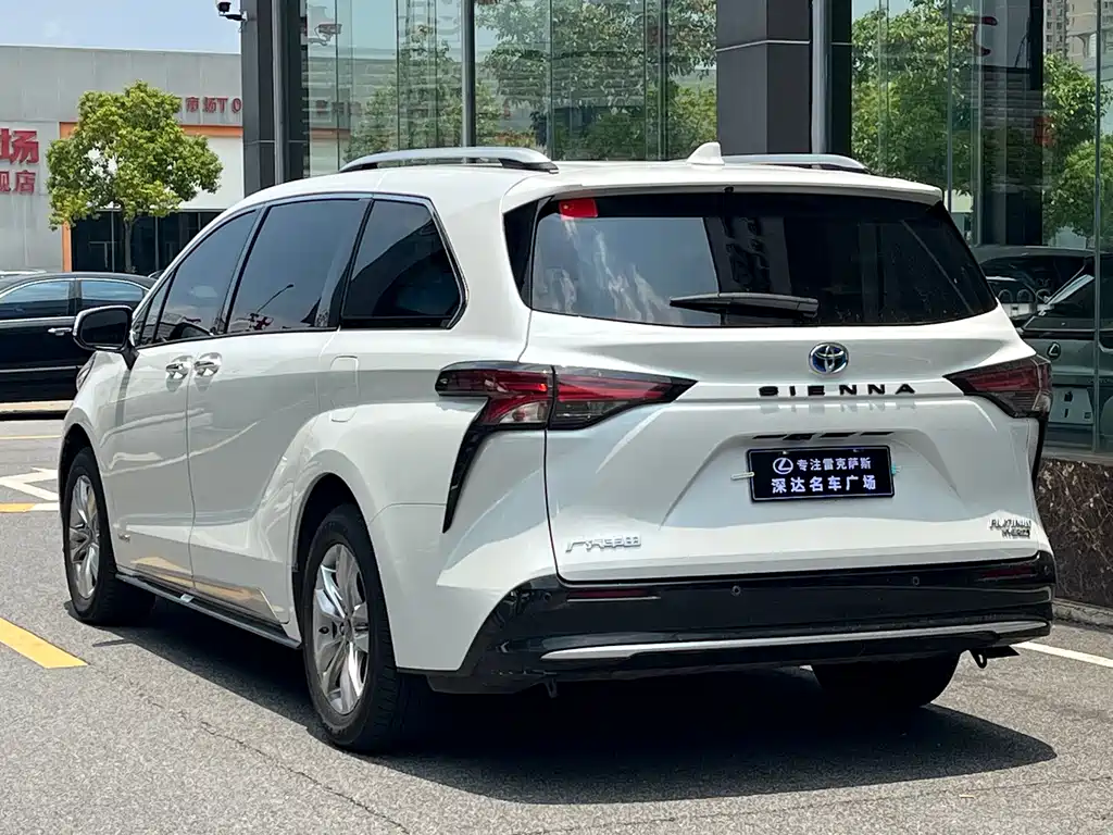 Toyota Sienna 2022 — фото 3
