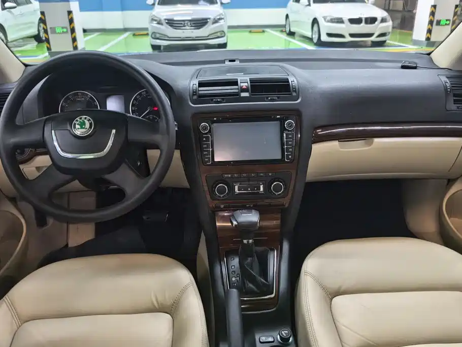 Skoda Octavia 2013 — фото 12