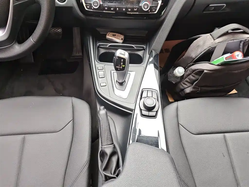 BMW 3 Series 2017 — фото 14