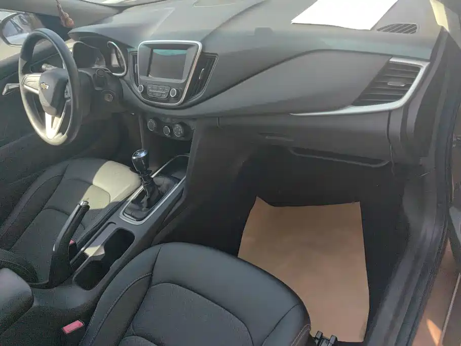 Chevrolet Cavalier 2018 — фото 12
