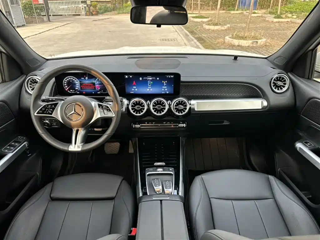 Mercedes-Benz GLB 2025 — фото 18