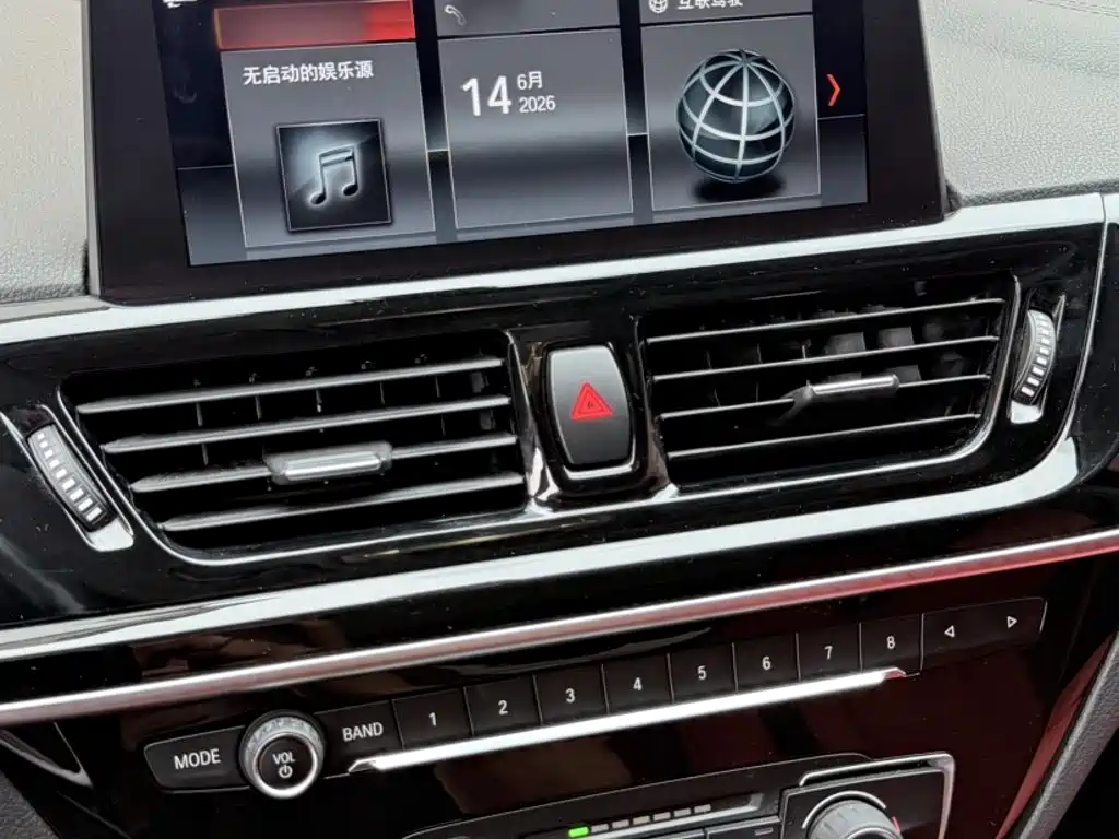 BMW 1 Series 2020 — фото 12