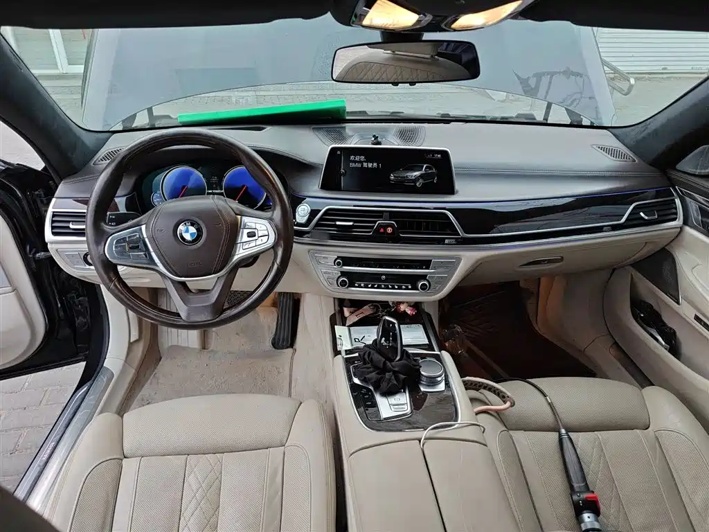 BMW 7 Series 2017 — фото 13