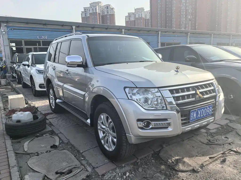 Mitsubishi Pajero 2018