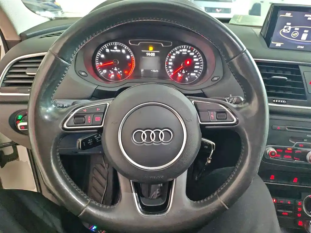 Audi Q3 2014 — фото 11