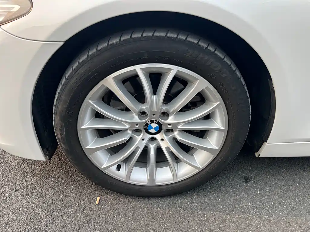 BMW 5 Series 2017 — фото 8