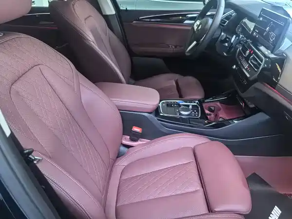 BMW iX3 2025