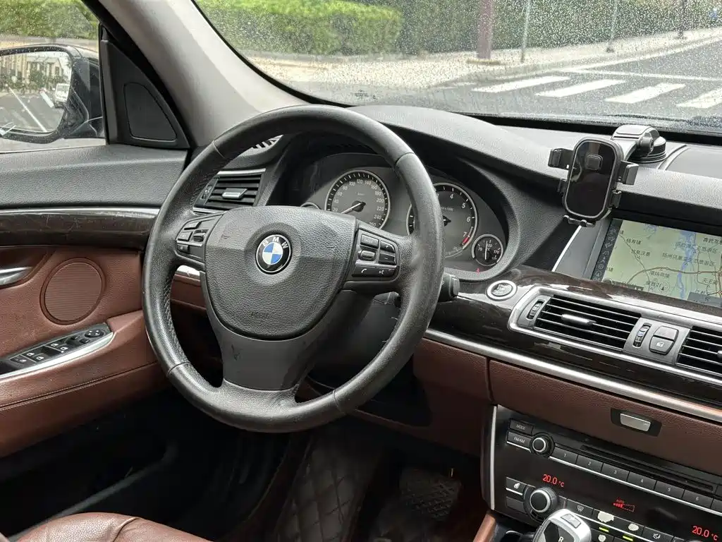 BMW 5 Series GT 2012 — фото 10