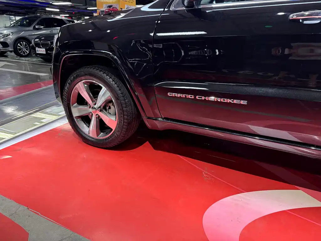 Jeep Grand Cherokee 2016 — фото 10