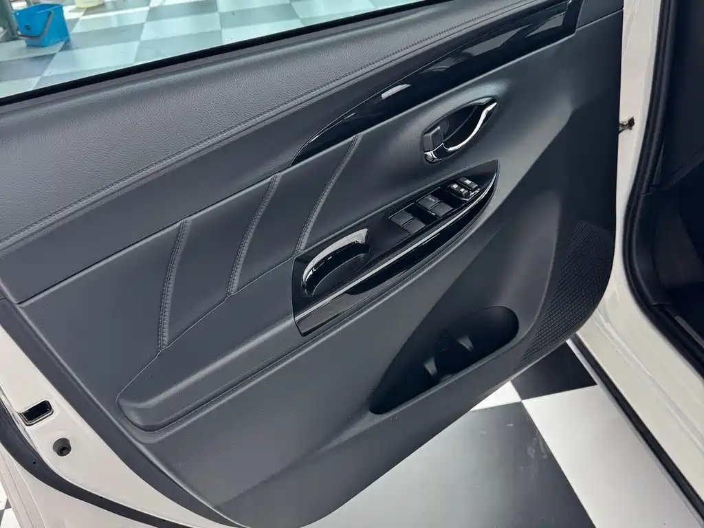 Toyota Yaris L 2022