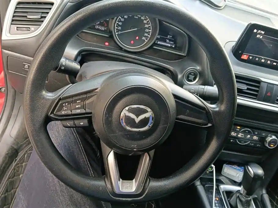 Mazda 3 Axela 2017 — фото 15