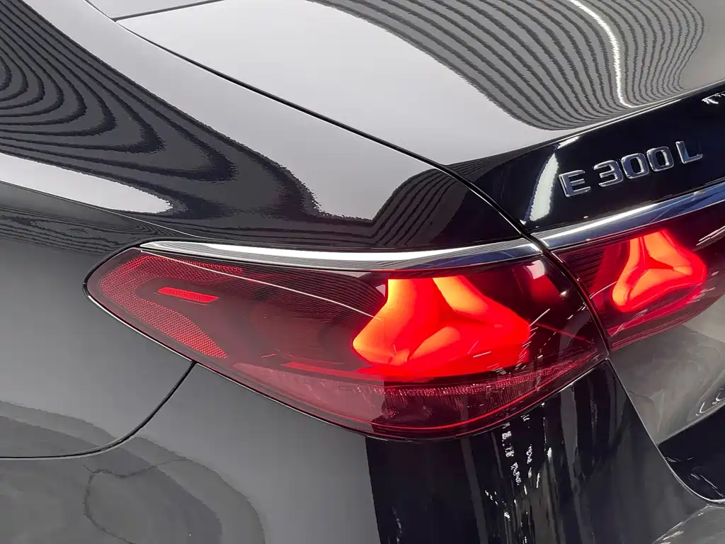 Mercedes-Benz E-Class 2024 — фото 20