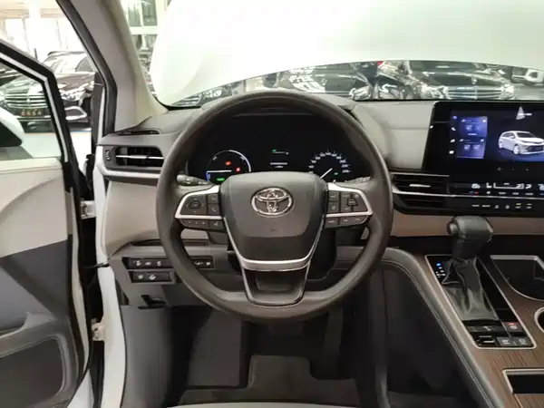 Toyota Sienna 2025