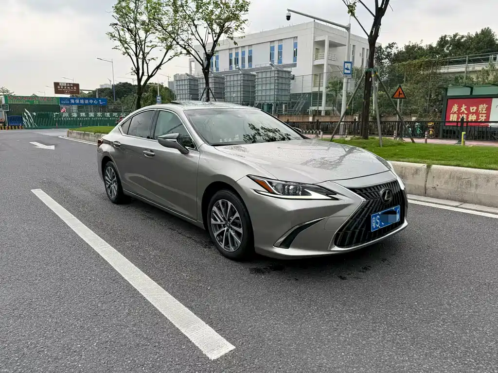 Lexus ES 2023 — фото 2