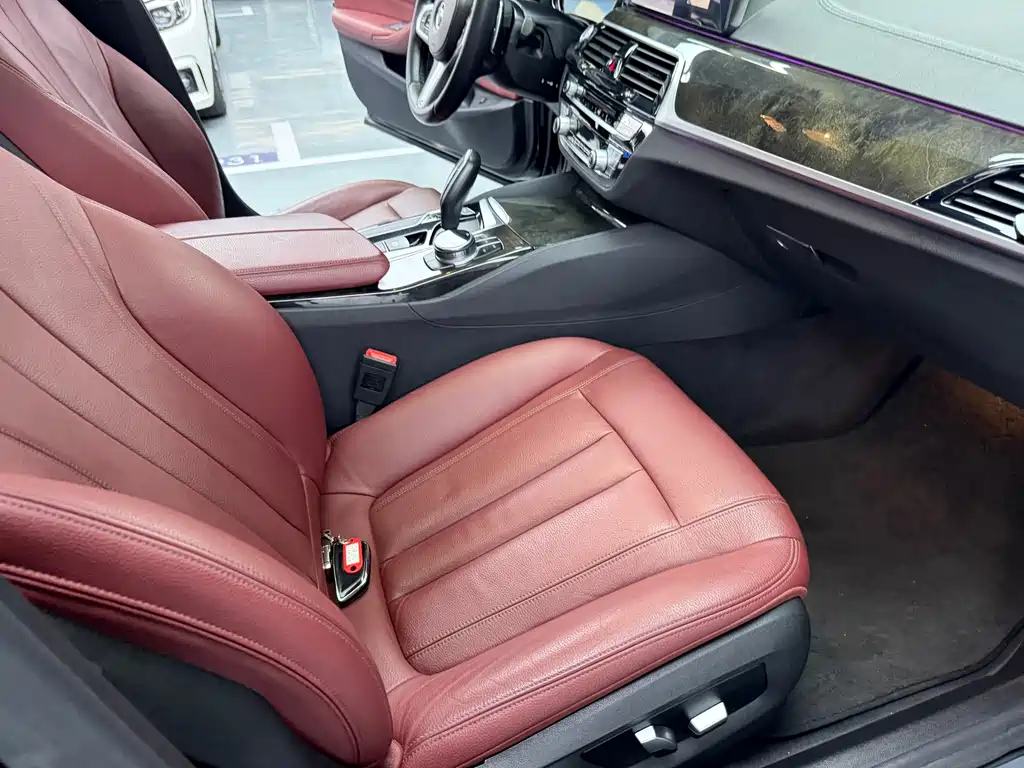 BMW 5 Series 2018 — фото 12