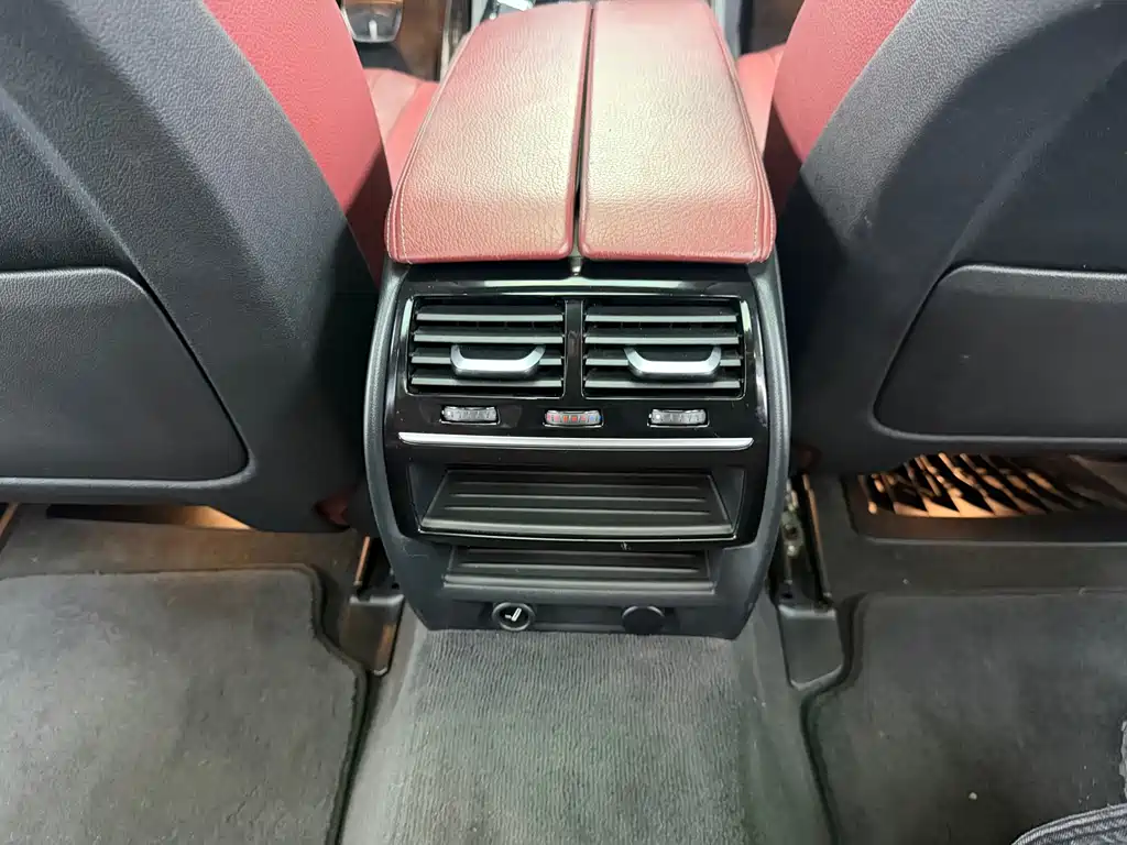 BMW 5 Series 2018 — фото 17