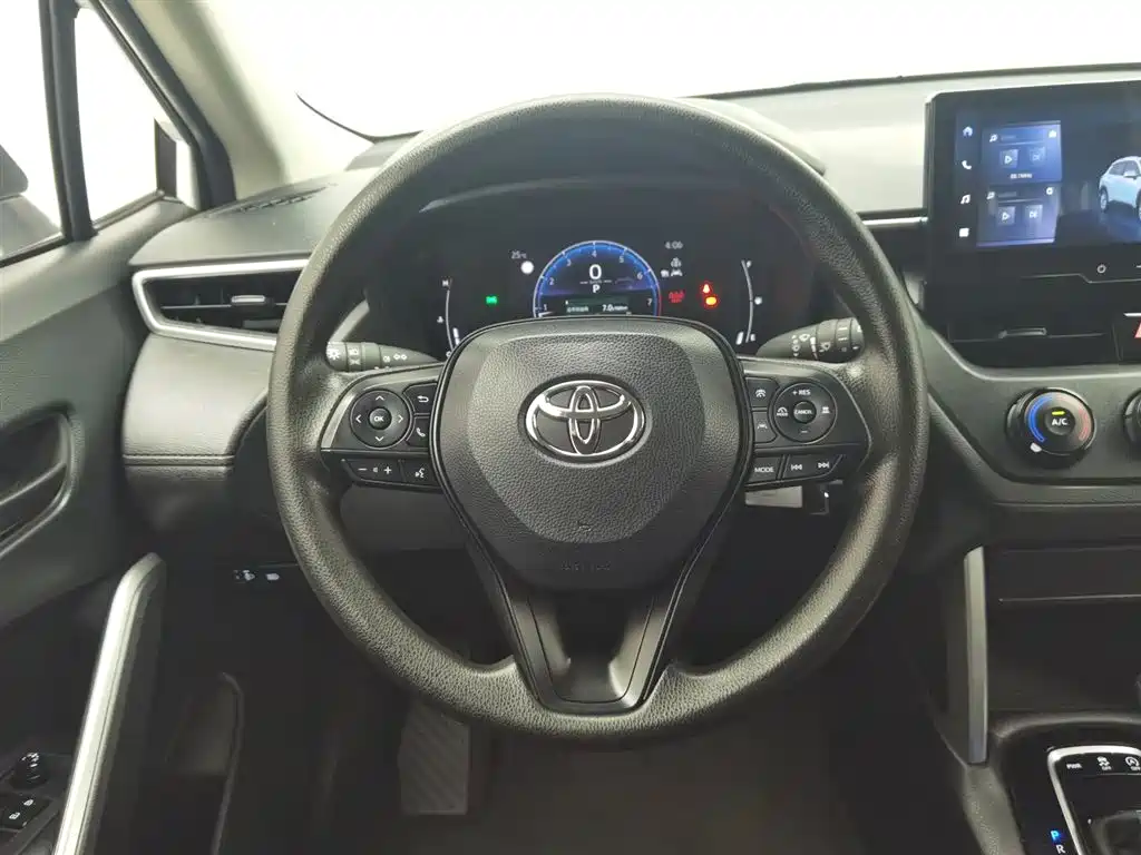 Toyota Corolla Cross 2024 — фото 11