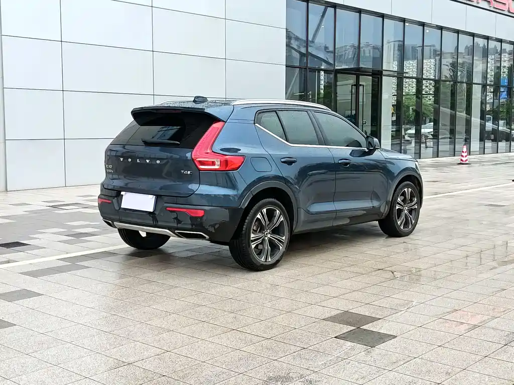 Volvo XC40 2019 — фото 4