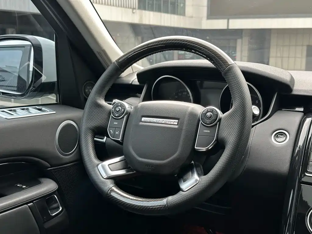 Land Rover Discovery 2017 — фото 18