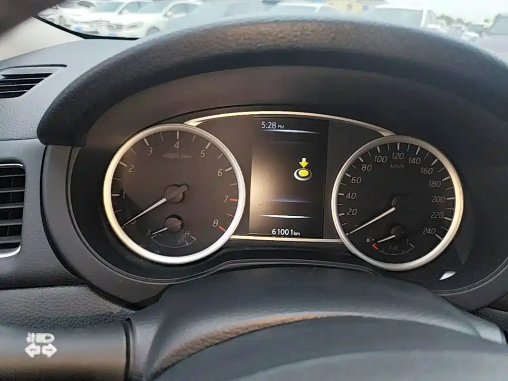 Nissan Tiida 2018 — фото 12
