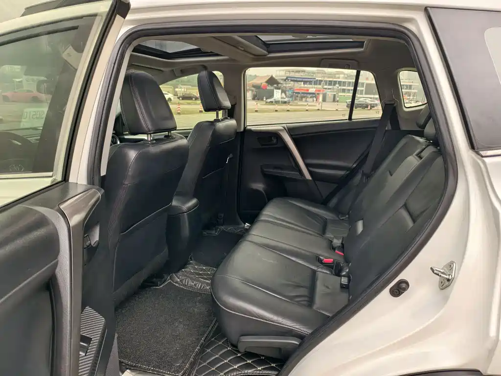 Toyota RAV4 2015 — фото 15