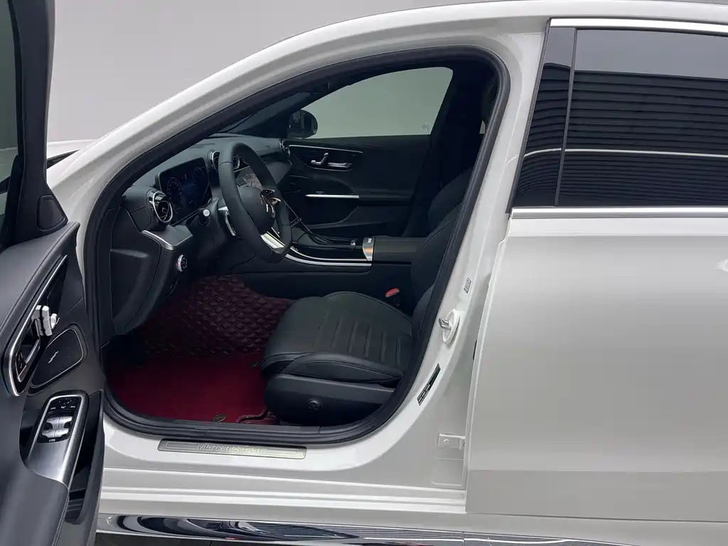 Mercedes-Benz C-Class 2024 — фото 16
