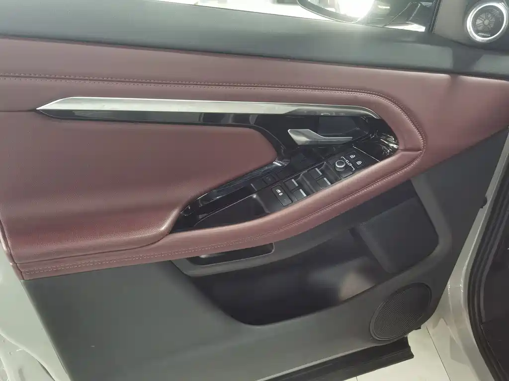 Land Rover Evoque 2022 — фото 15
