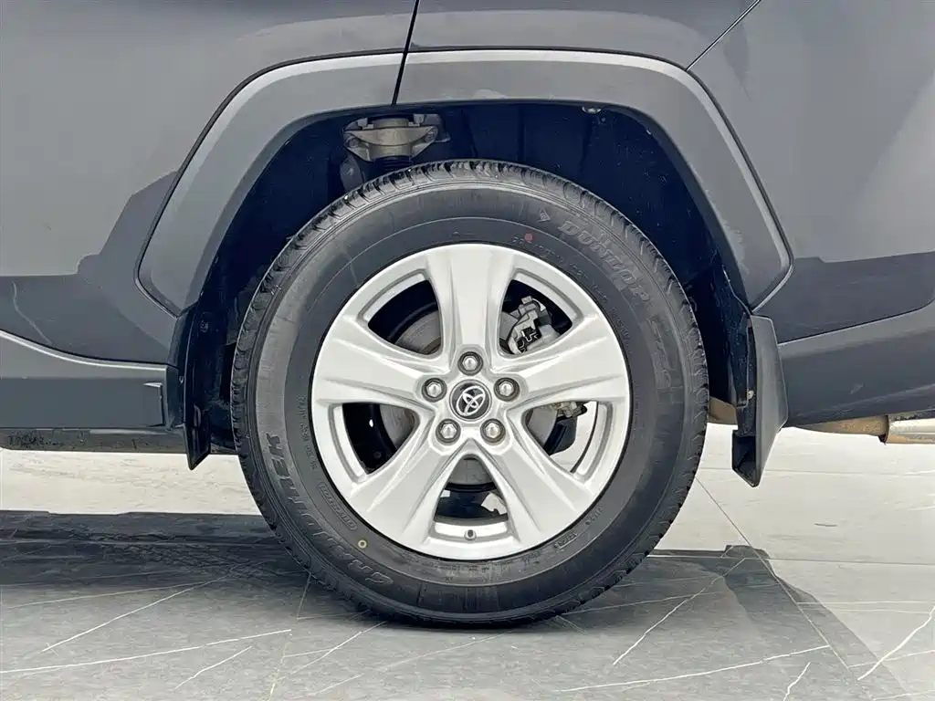 Toyota RAV4 2021 — фото 23