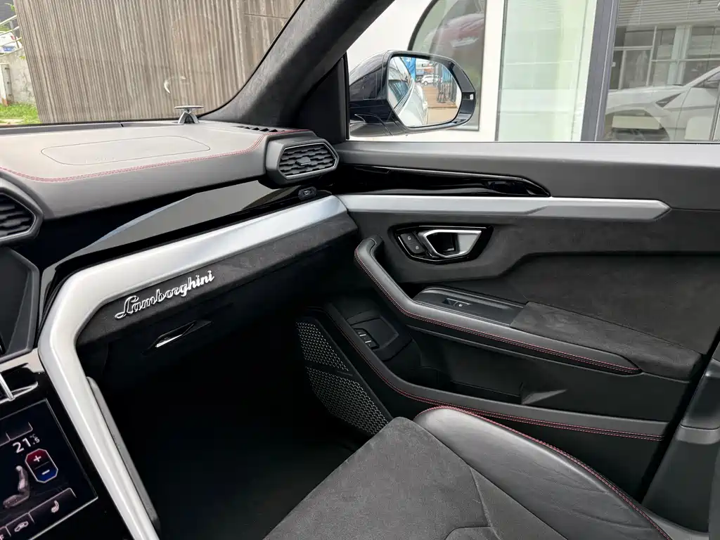 Lamborghini Urus 2019 — фото 18