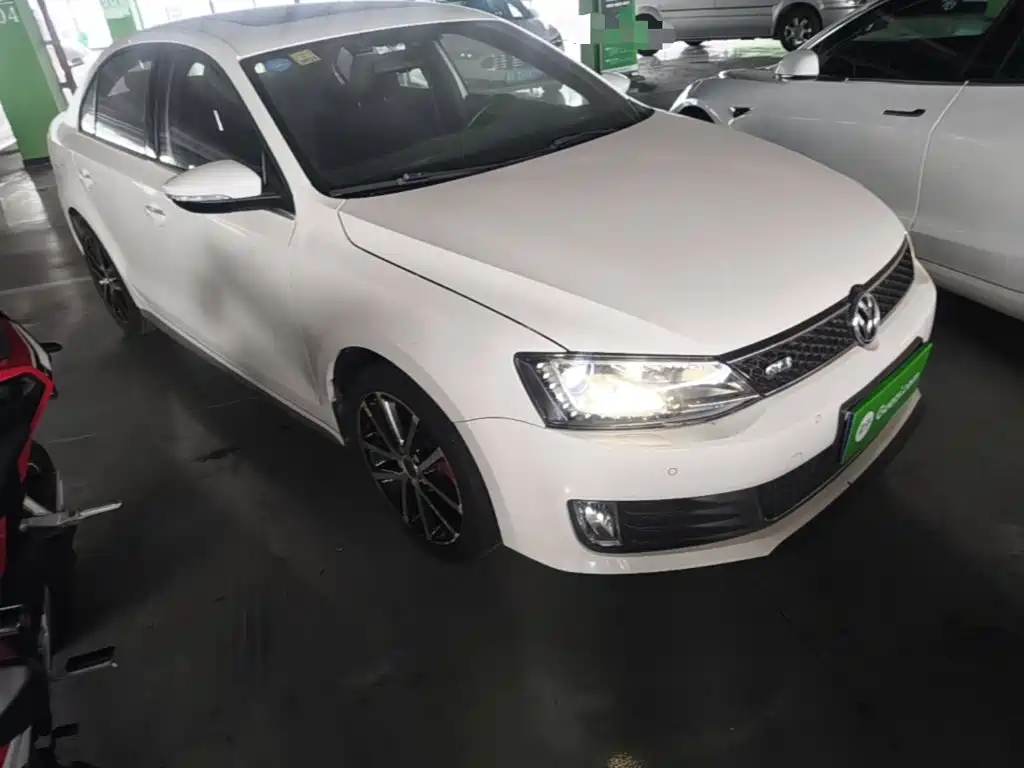 Volkswagen Sagitar 2015