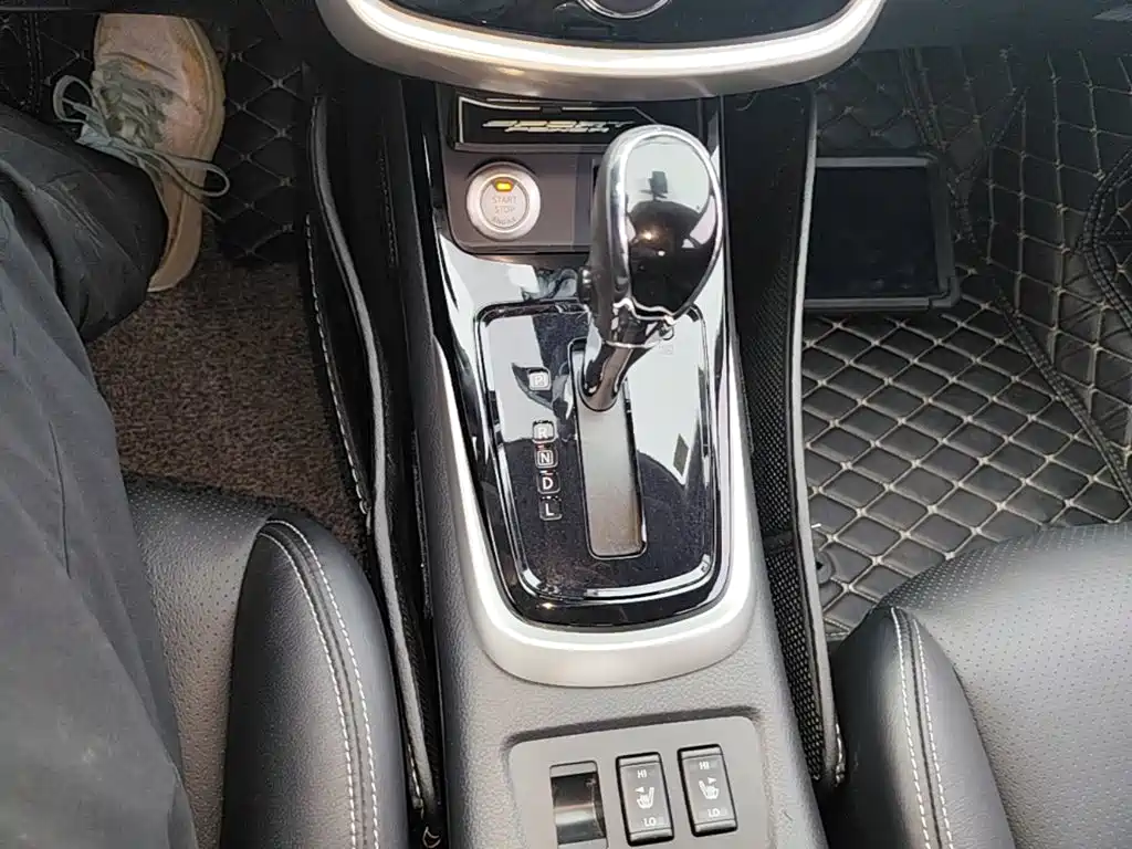 Nissan Tiida 2018 — фото 14