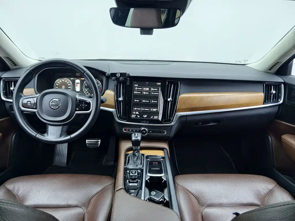 Volvo S90 2018 — фото 21