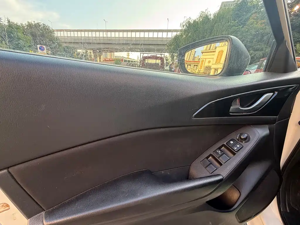 Mazda 3 Axela 2016