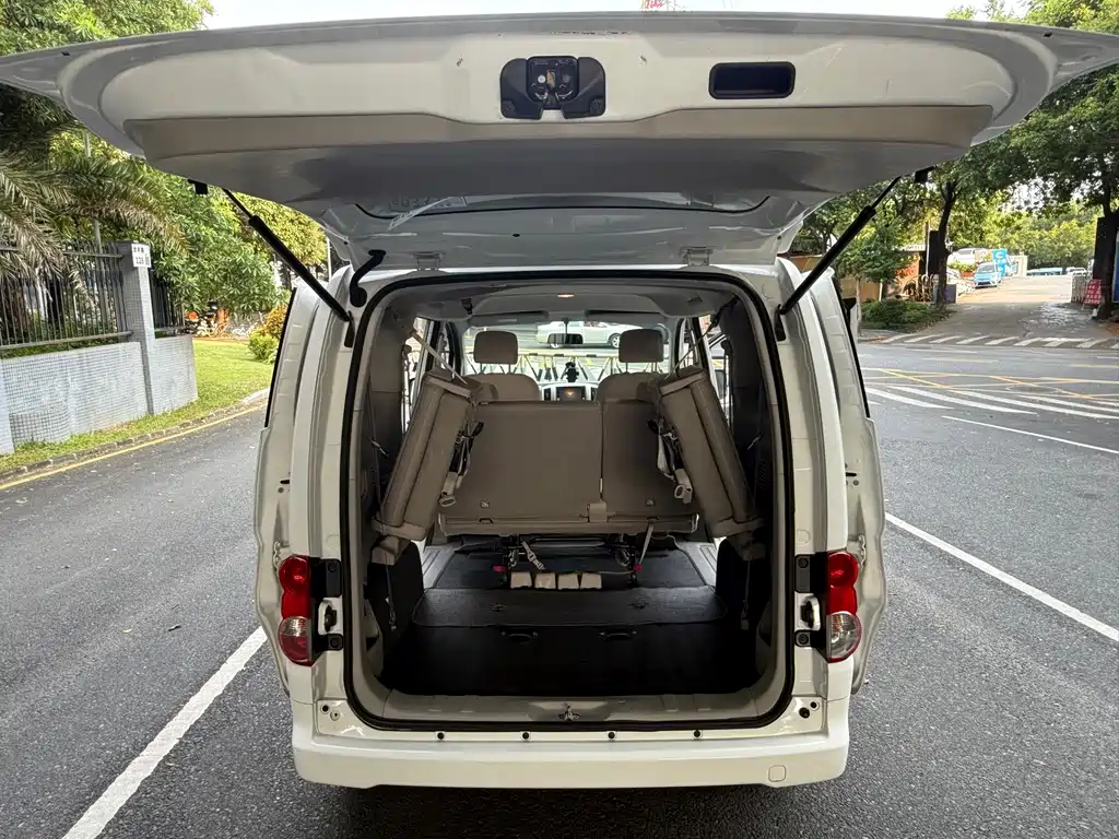 Nissan NV200 2017 — фото 14