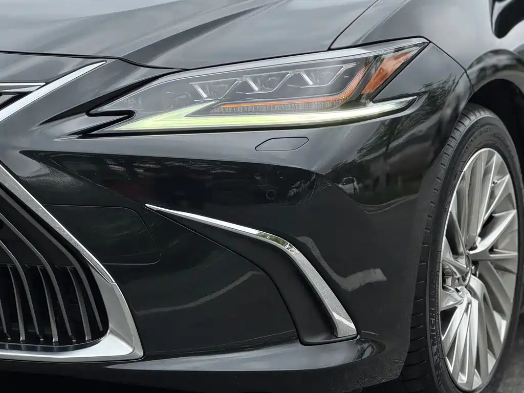 Lexus ES 2020 — фото 16