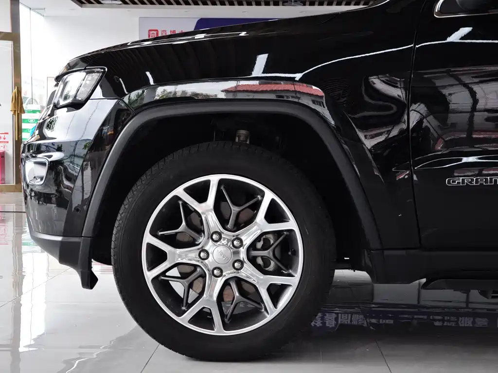 Jeep Grand Cherokee 2022 — фото 16